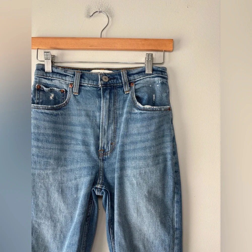 Abercrombie & Fitch The Ankle Straight Ultra High Rise Distressed Jeans Sz 26/2R